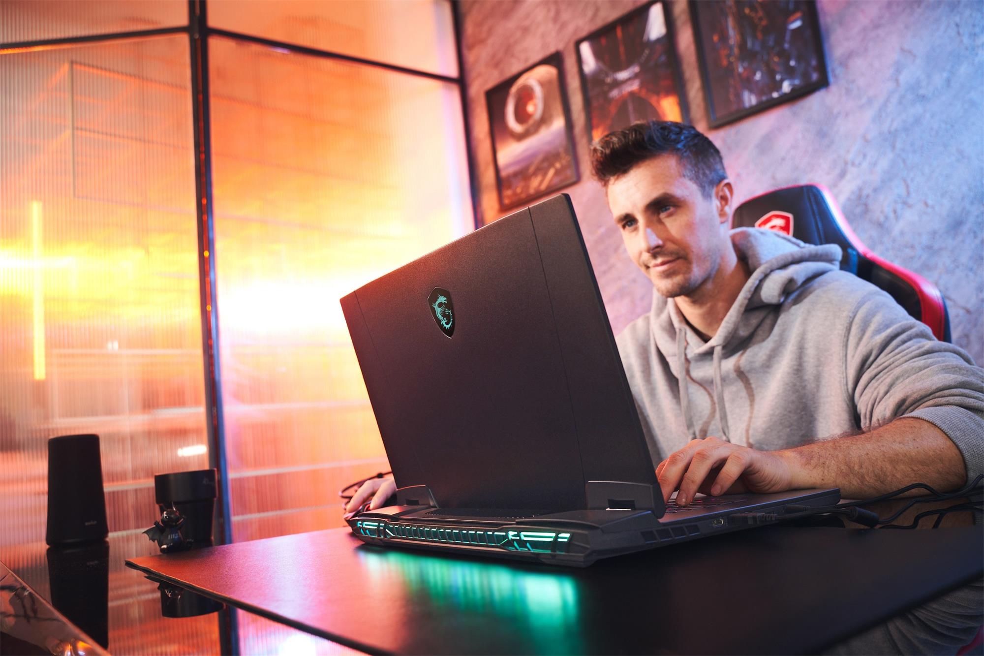 MSI Titan GT77 12UHS-014CZ