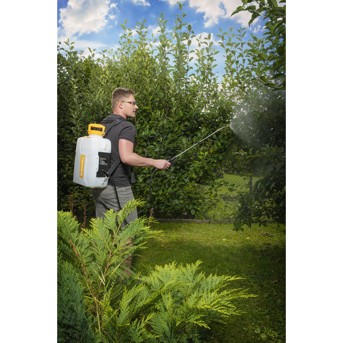 Akumulátorový postrekovač Riwall PRO RAS 1220 SET