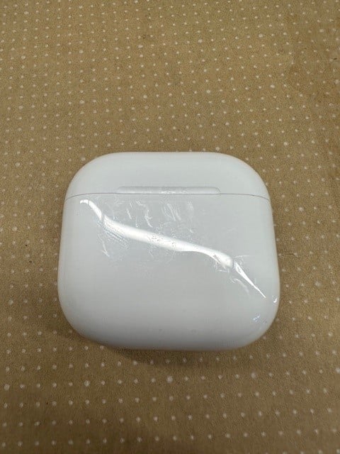 Apple AirPods 4 s aktivním potlačováním hluku (ANC)