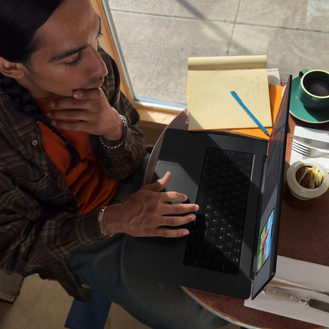 Apple MacBook Pro 14'' M3 Max CZ 2023 Vesmírně černý (MRX83CZ/A)