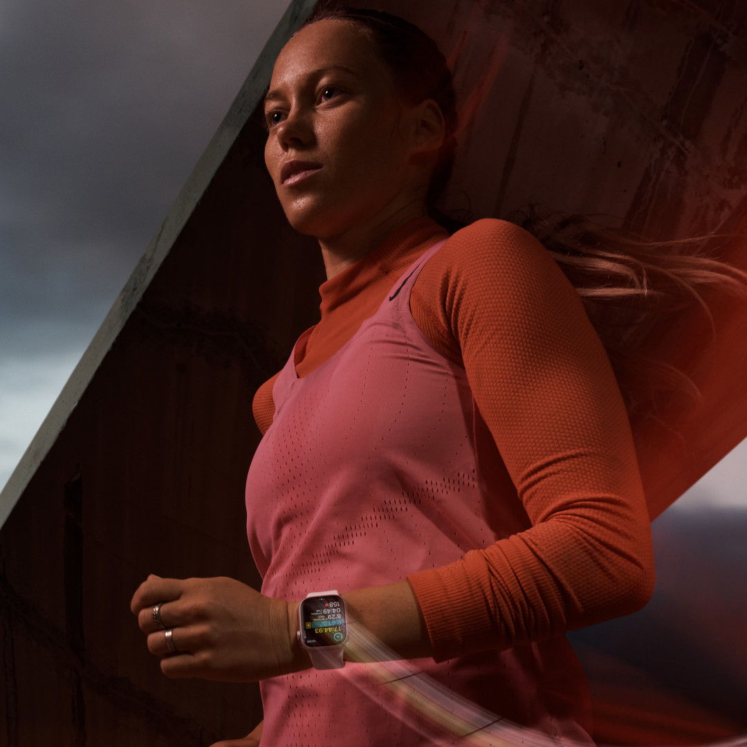 Apple Watch Series 9 45 mm Cellular Silver Aluminium s ľadovo modrým športovým remienkom - S/M