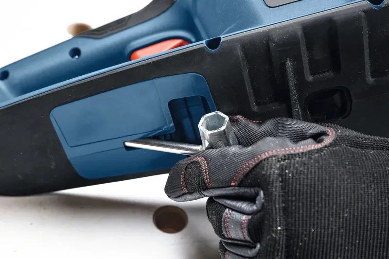 BOSCH Akumulátorová řetězová pila PRO GKE 18V-40 (0.600.8D3.001)