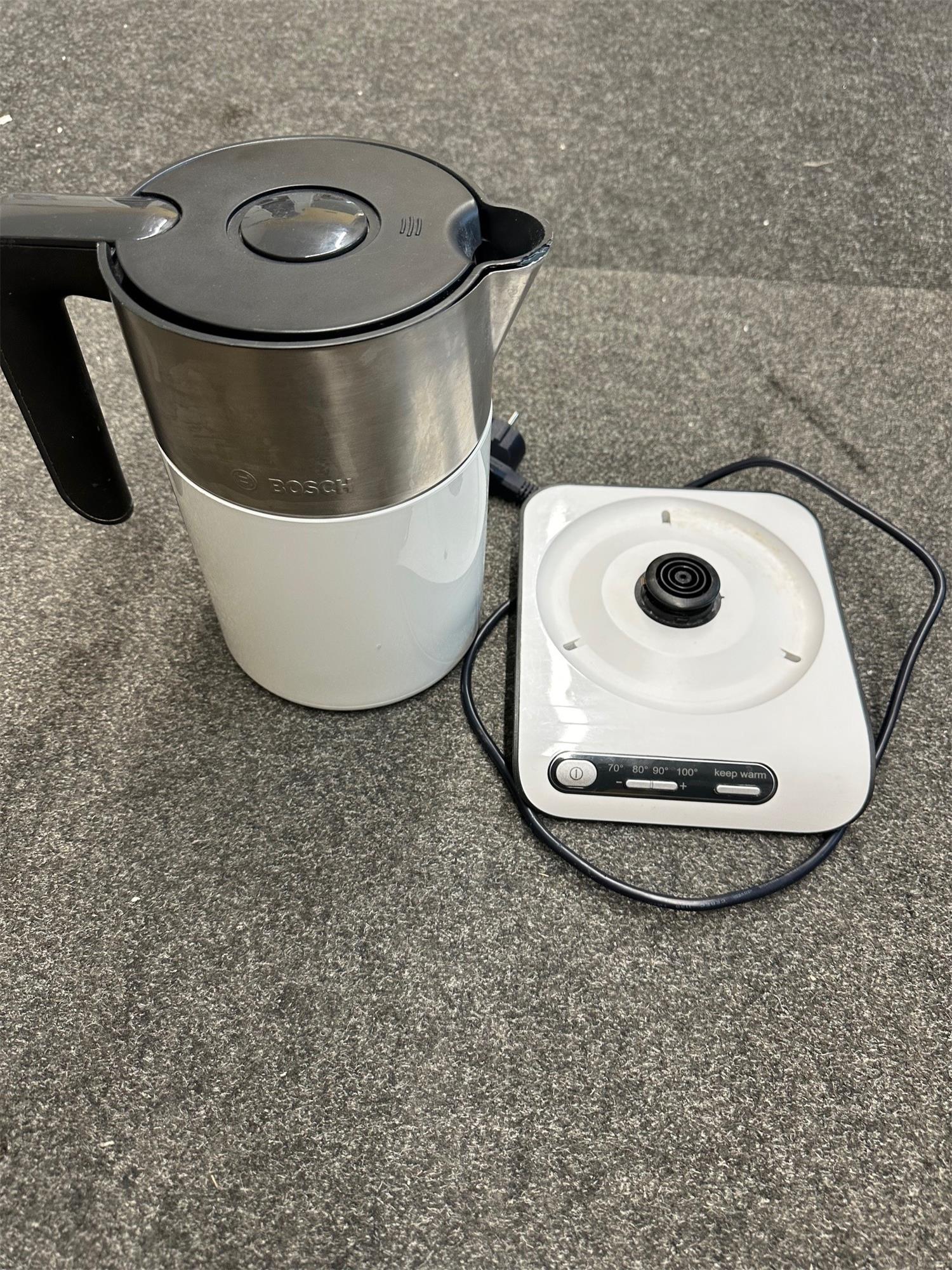 Bosch TWK8611P Rychlovarná konvice