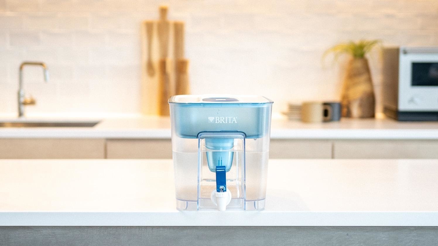 Brita Filtračné zásobník na vodu Brita Flow, 8,2 l s filtrom Brita Maxtra+ 1039277