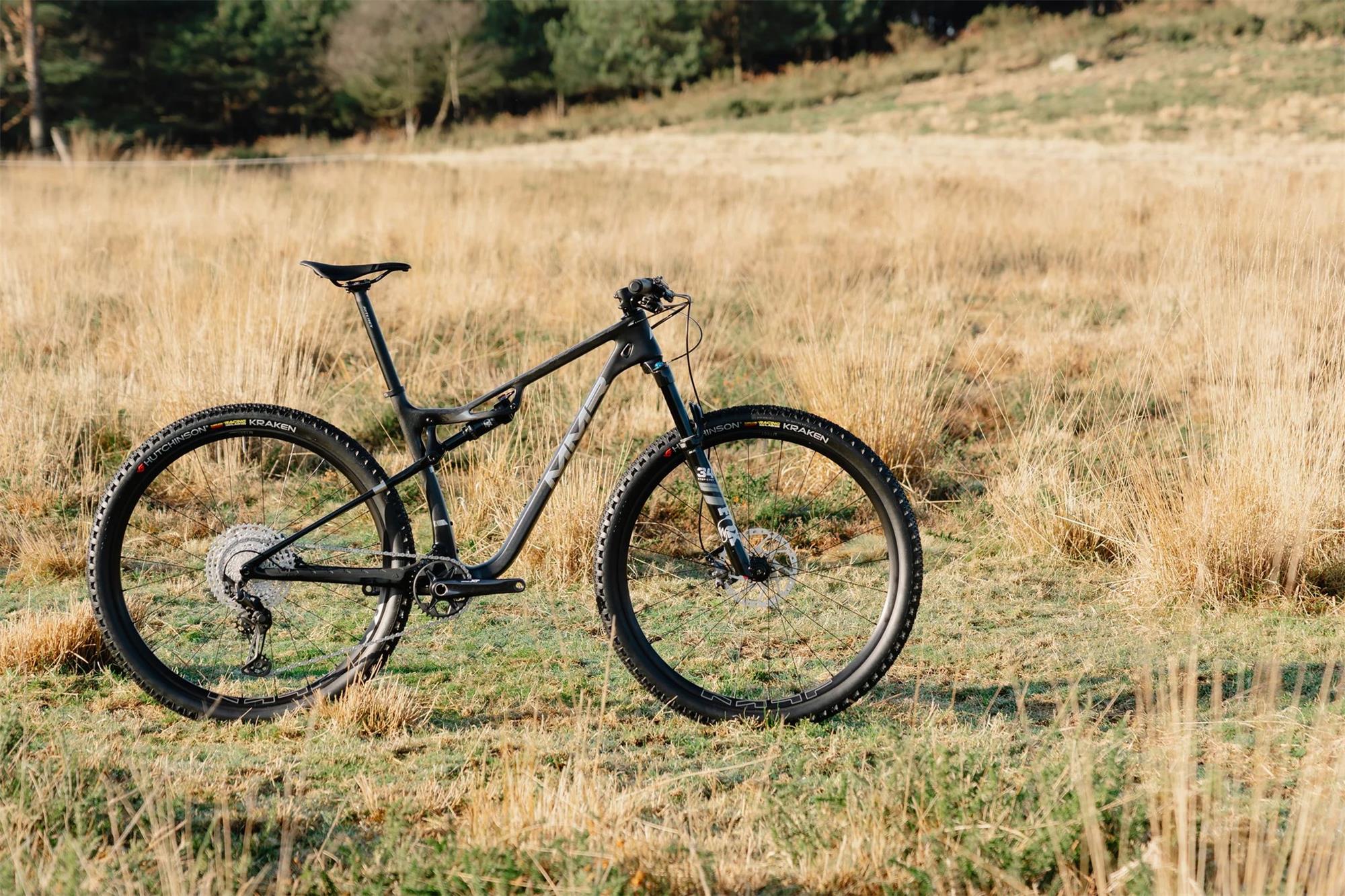 Celoodpružené kolo MMR KENTA 10 - Carbon N Chrome - vel.L / 2024