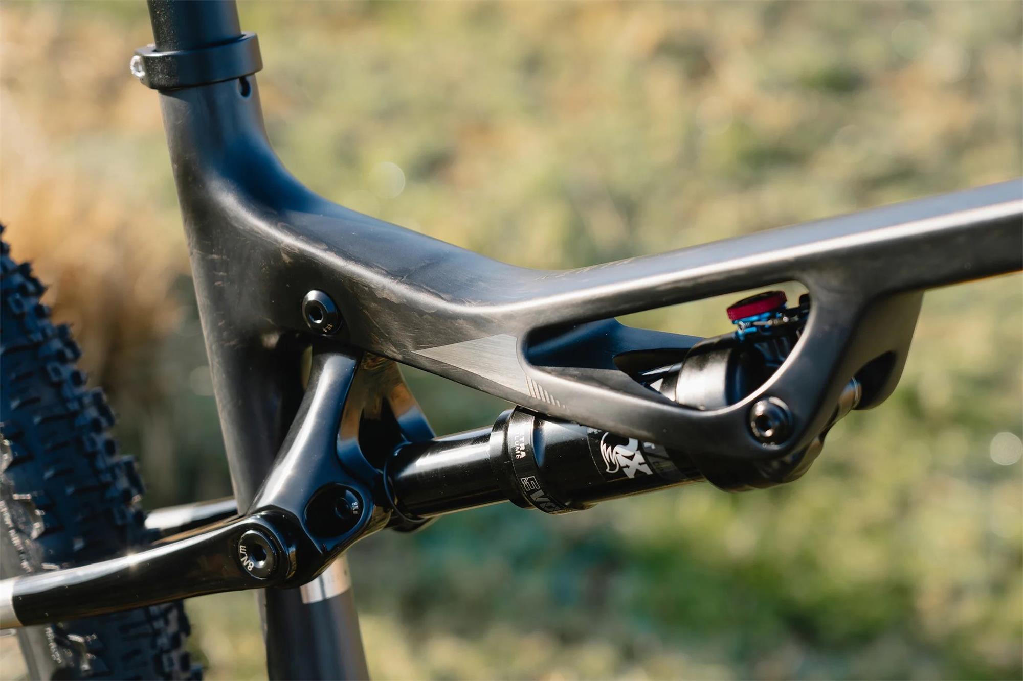 Celoodpružený bicykel MMR KENTA 10 - Carbon N Chrome - veľkosť S 24/2025
