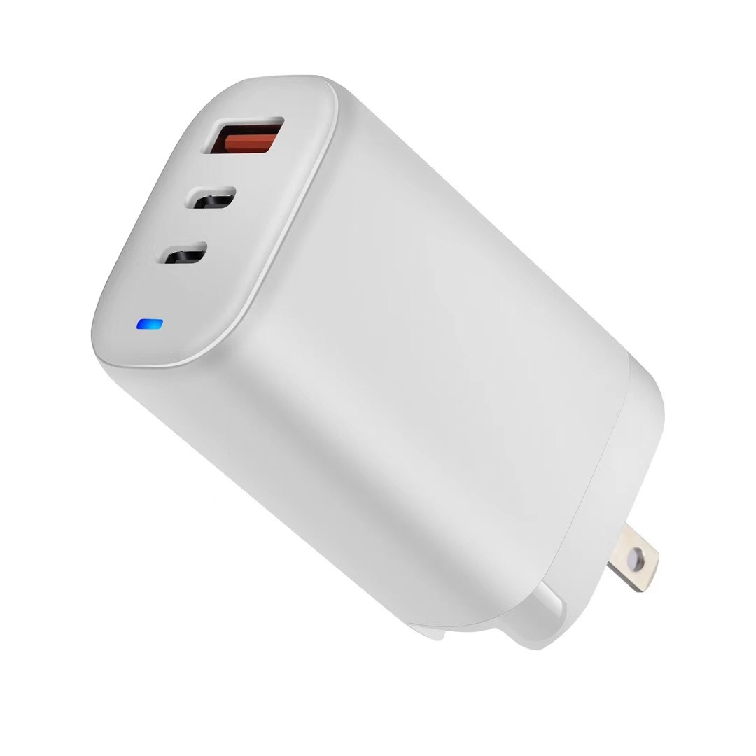 Cestovný adaptér Acer GaN 65 W biely (GP.ADT11.011)