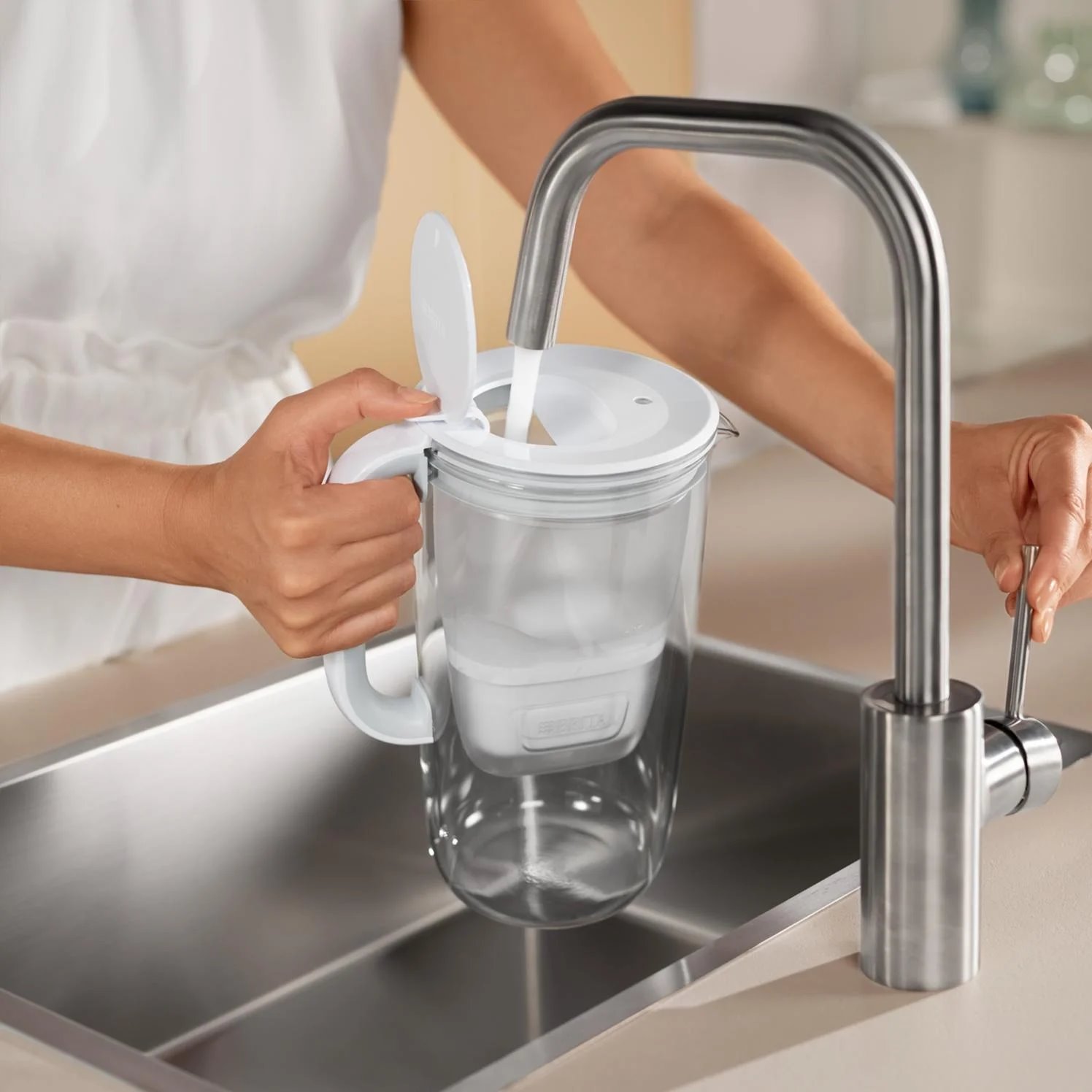Filtračná sklenená kanvica Brita 2,5 l svetlomodrá NOVINKA 2024