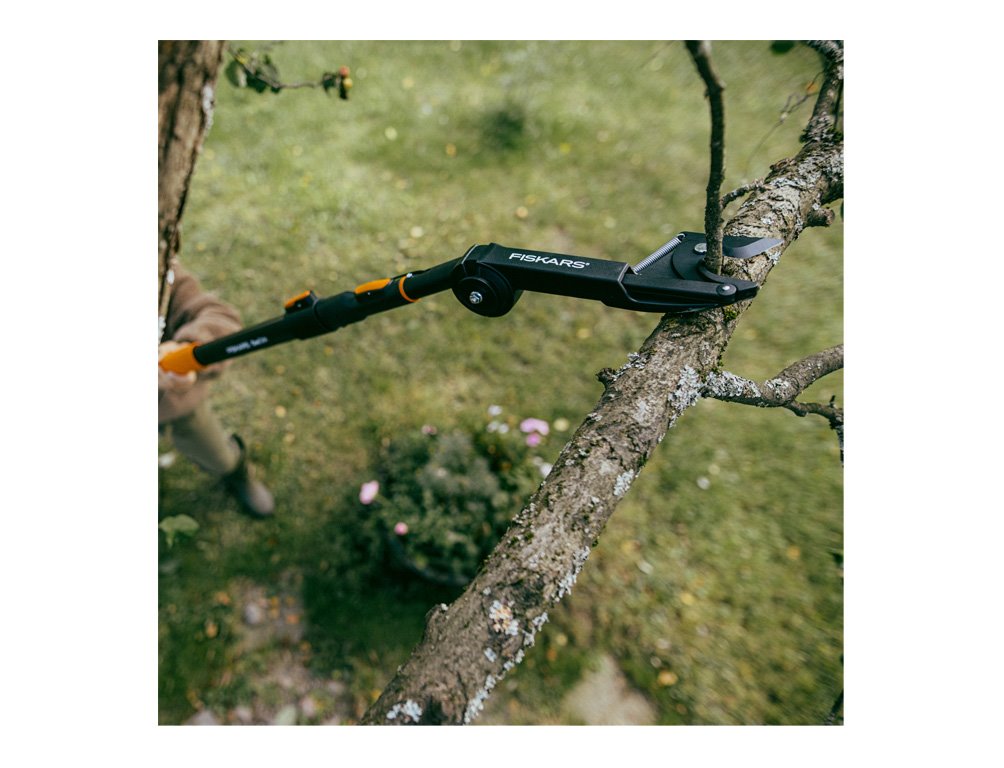 FISKARS Teleskopická rukoväť L OneClick 1080672