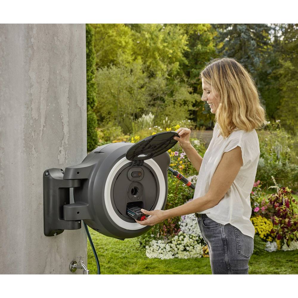 Gardena 18647-55 Aku nástěnný box na hadici PowerRoll XXL, bílý, bez aku