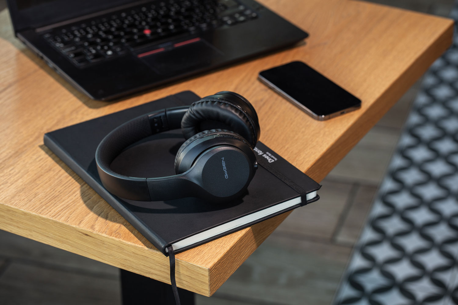 GoGEN Sluchátka HBTM 45B - černá