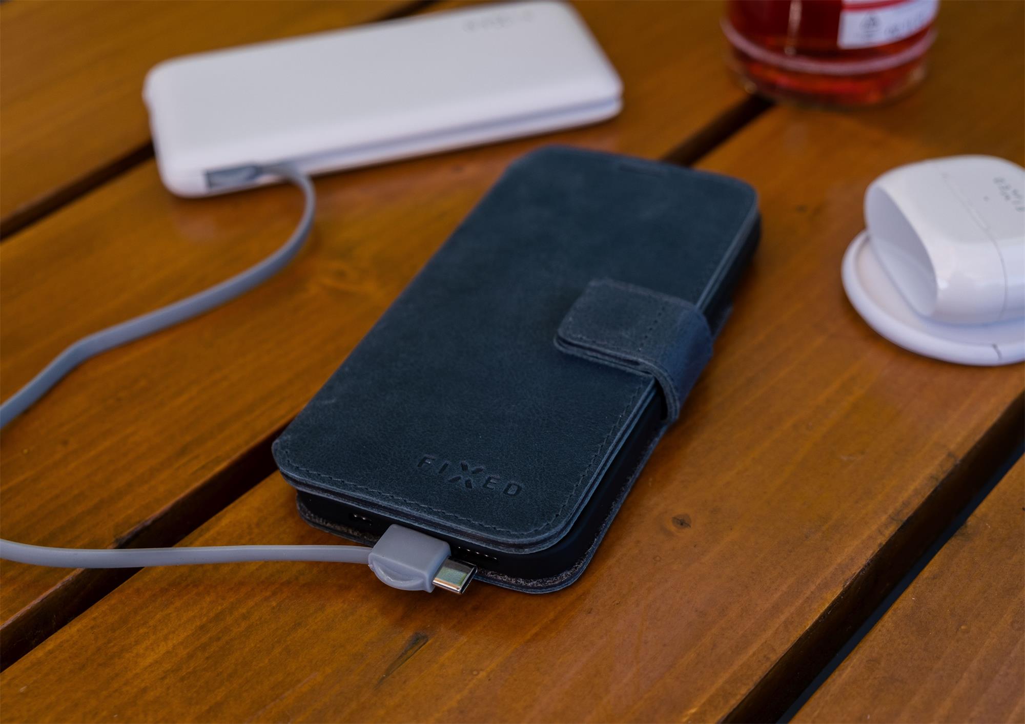 Kožené puzdro typu kniha FIXED ProFit pre Apple iPhone 7/8/SE (2020/2022), modré