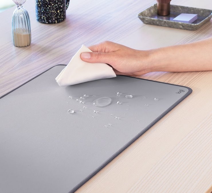 Logitech Desk Mat Studio Series MID GREY (956000052 ) TSBOHEMIA.CZ