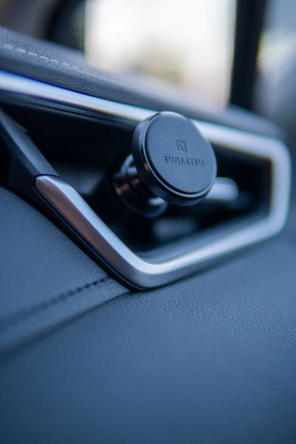 Magnetický držiak Swissten AV-M9, čierny