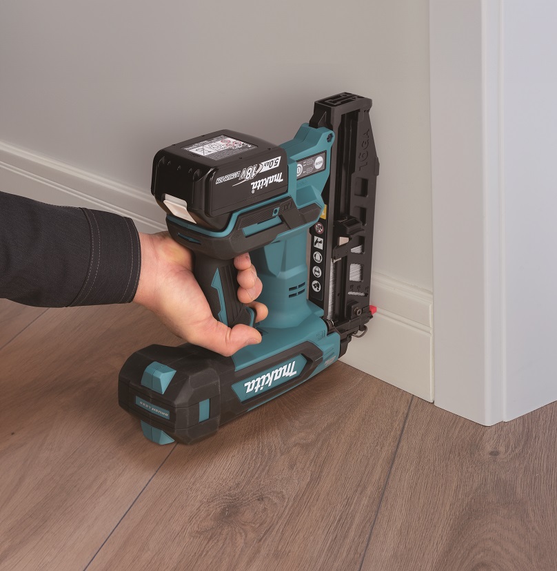 Makita DBN601ZJ Akumulátorová klincovačka Li-ion LXT 18V, bez batérie