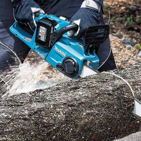 Makita DUC303Z Akumulátorová reťazová píla Li-on 2x18V, lišta 30cm, bez batérie LXT