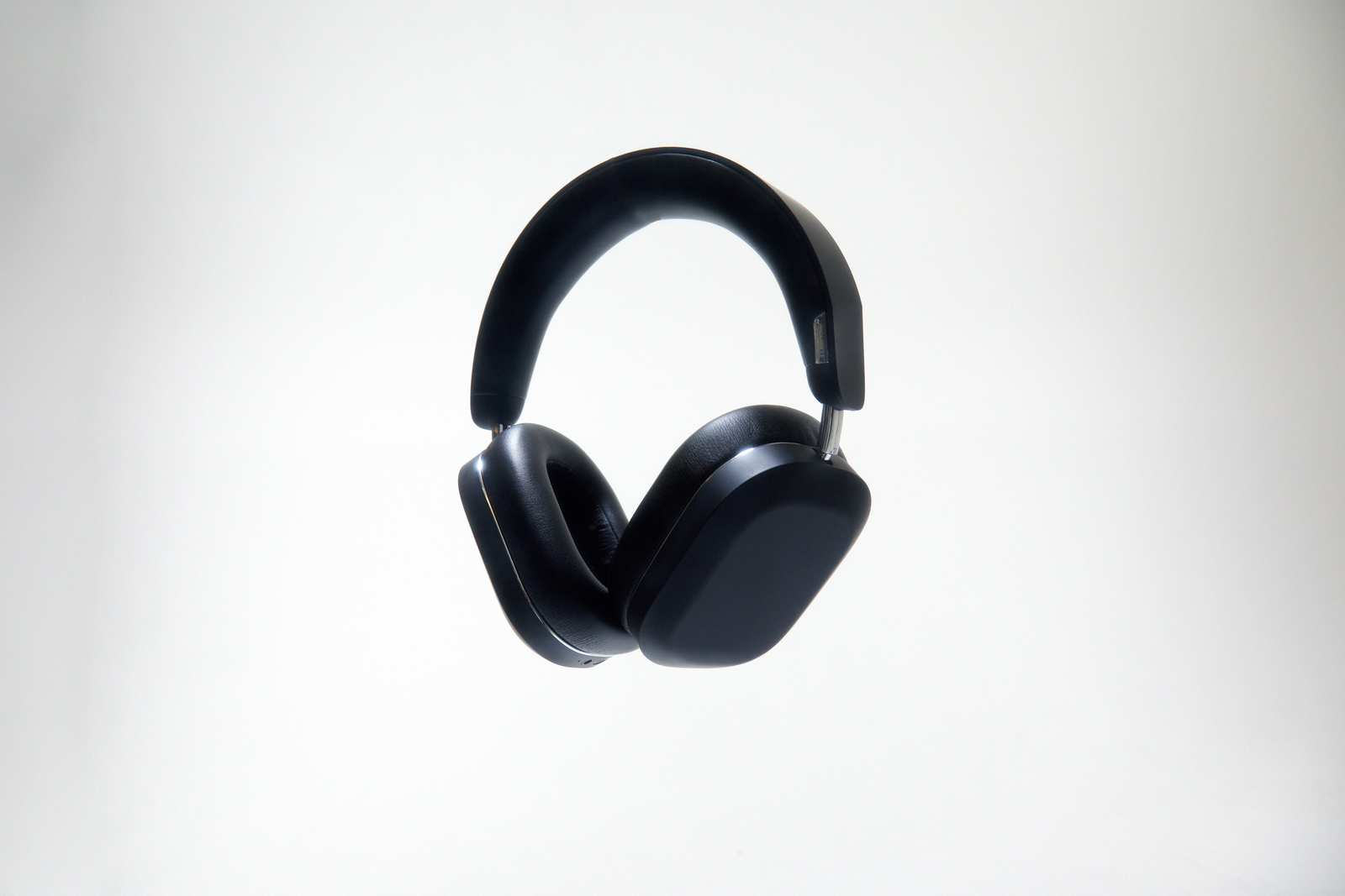 MONDO Over-Ear Headphones (Black)