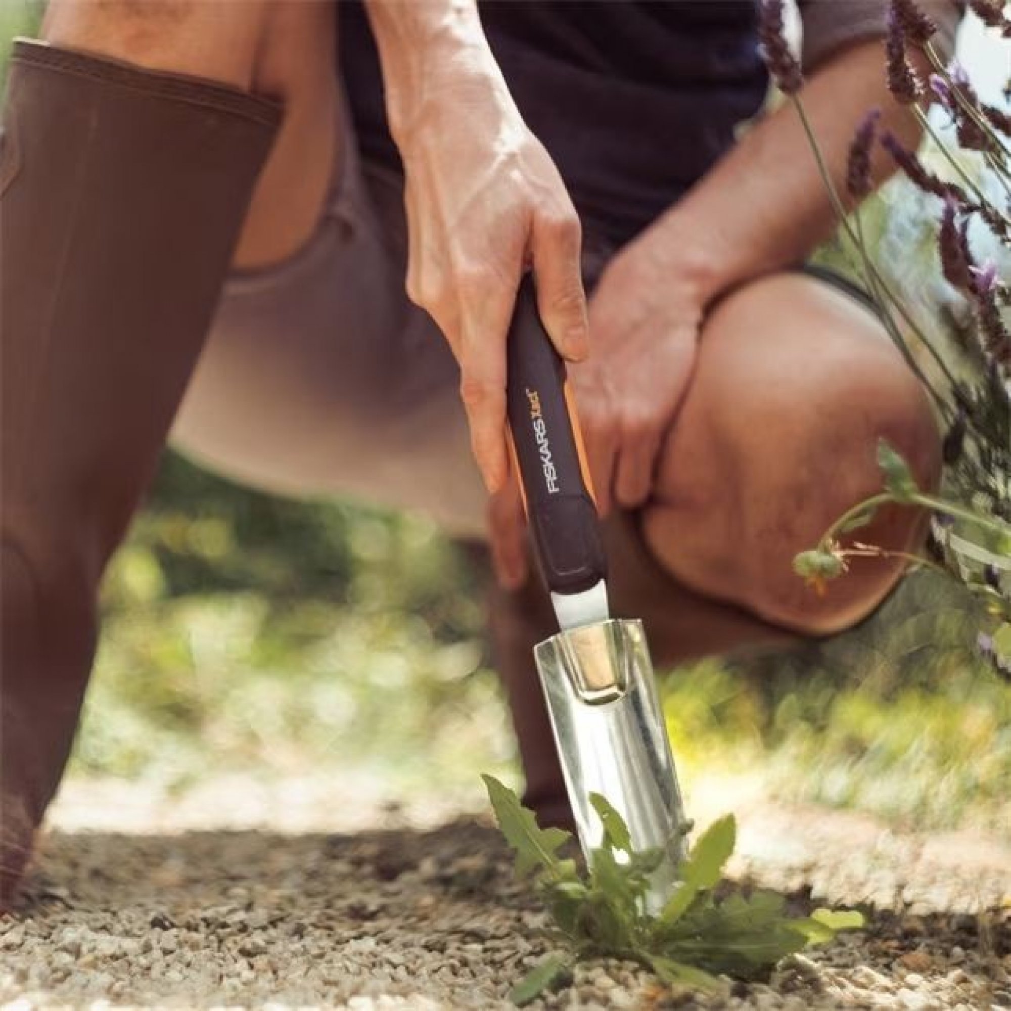 Odstraňovač buriny Fiskars Xact