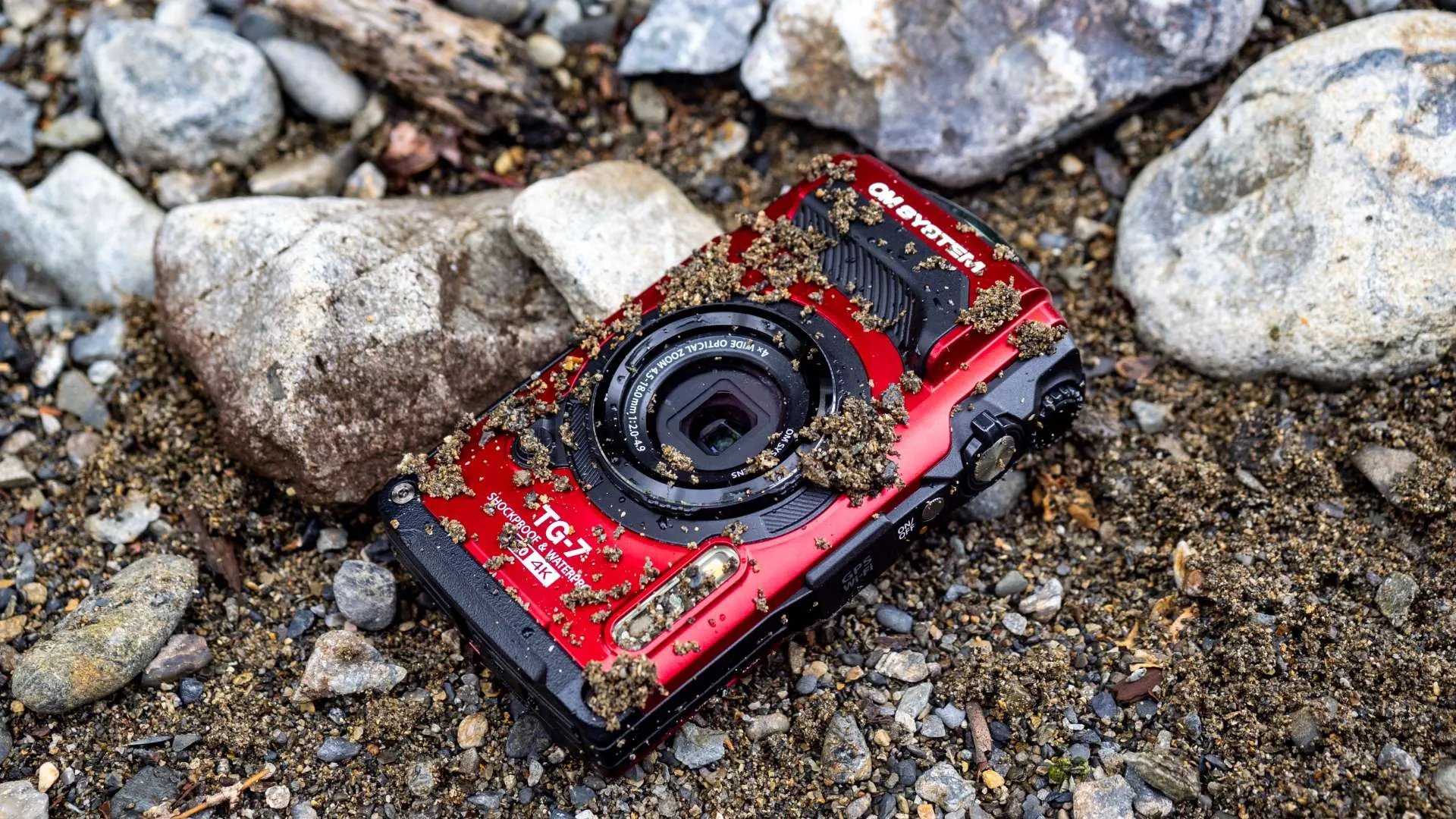 OM System Tough TG-7 červená