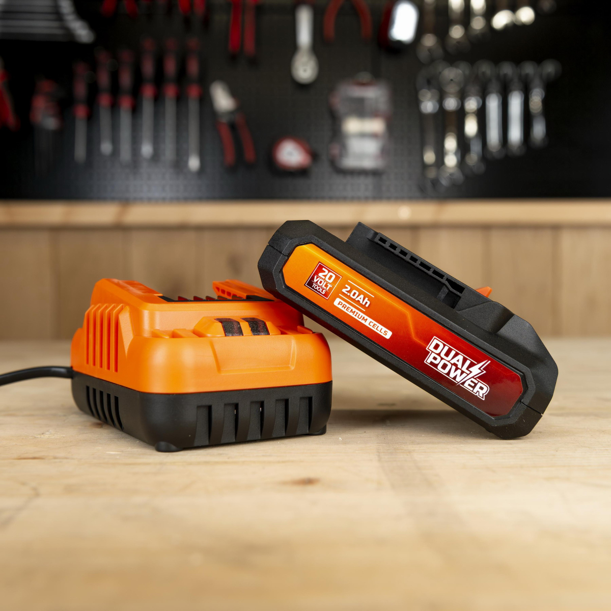 Powerplus POWDP90620 - Nabíječka 20V/40V 2.0A plus Baterie 20V LI-ION 2,0Ah