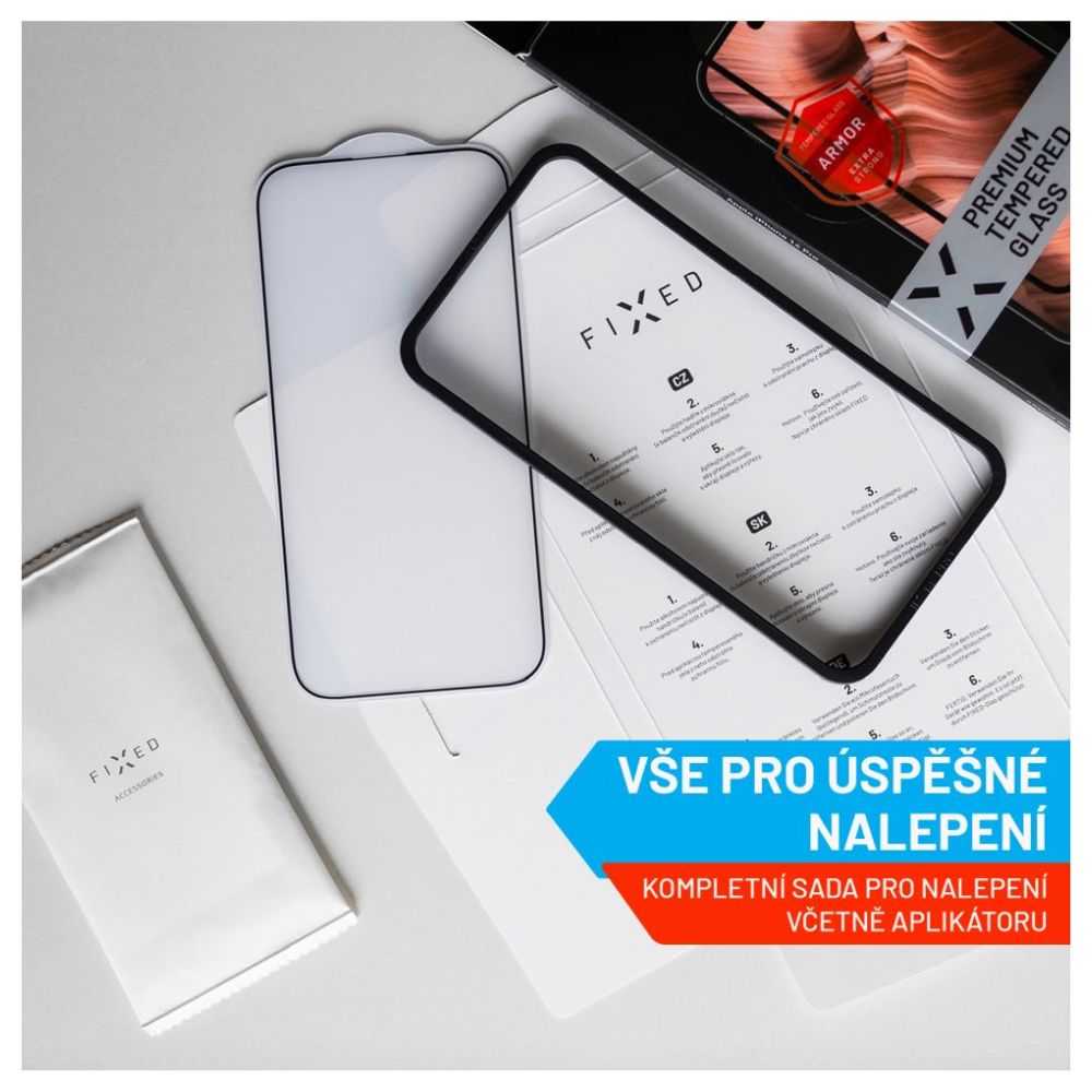 Prémiové ochranné tvrdené sklo FIXED Armor s aplikátorom pre Apple iPhone 15 Pro, čierne