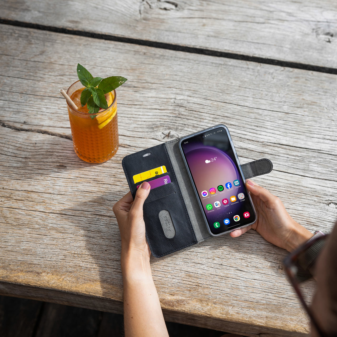 Puzdro typu kniha FIXED Opus pre Motorola Edge 50 5G, čierne