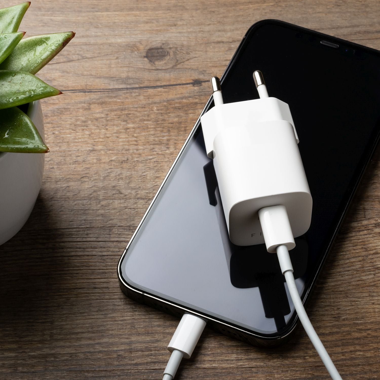 Síťová nabíječka FIXED Mini s USB-C výstupem a podporou PD, 25W, bílá
