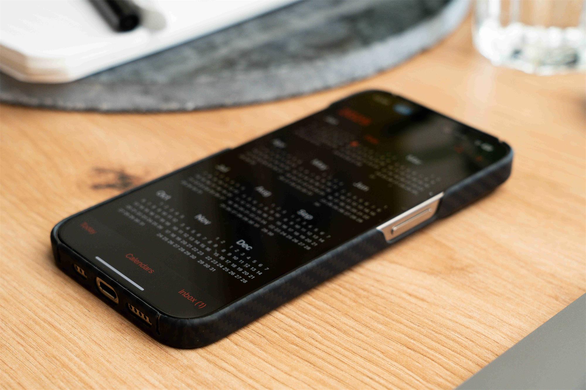 Swissten MagCarbon Pro pre iPhone 14 Pro, čierne