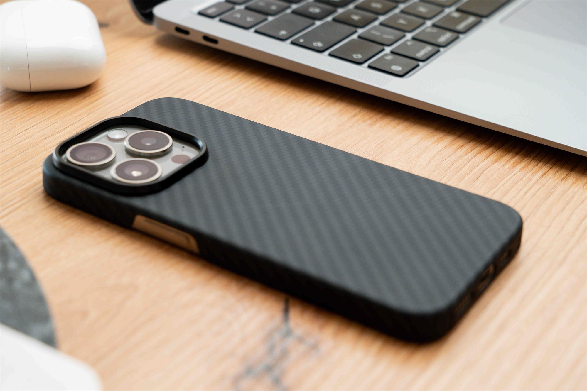 Swissten MagCarbon Pro pre iPhone 15 Pro Max, čierne