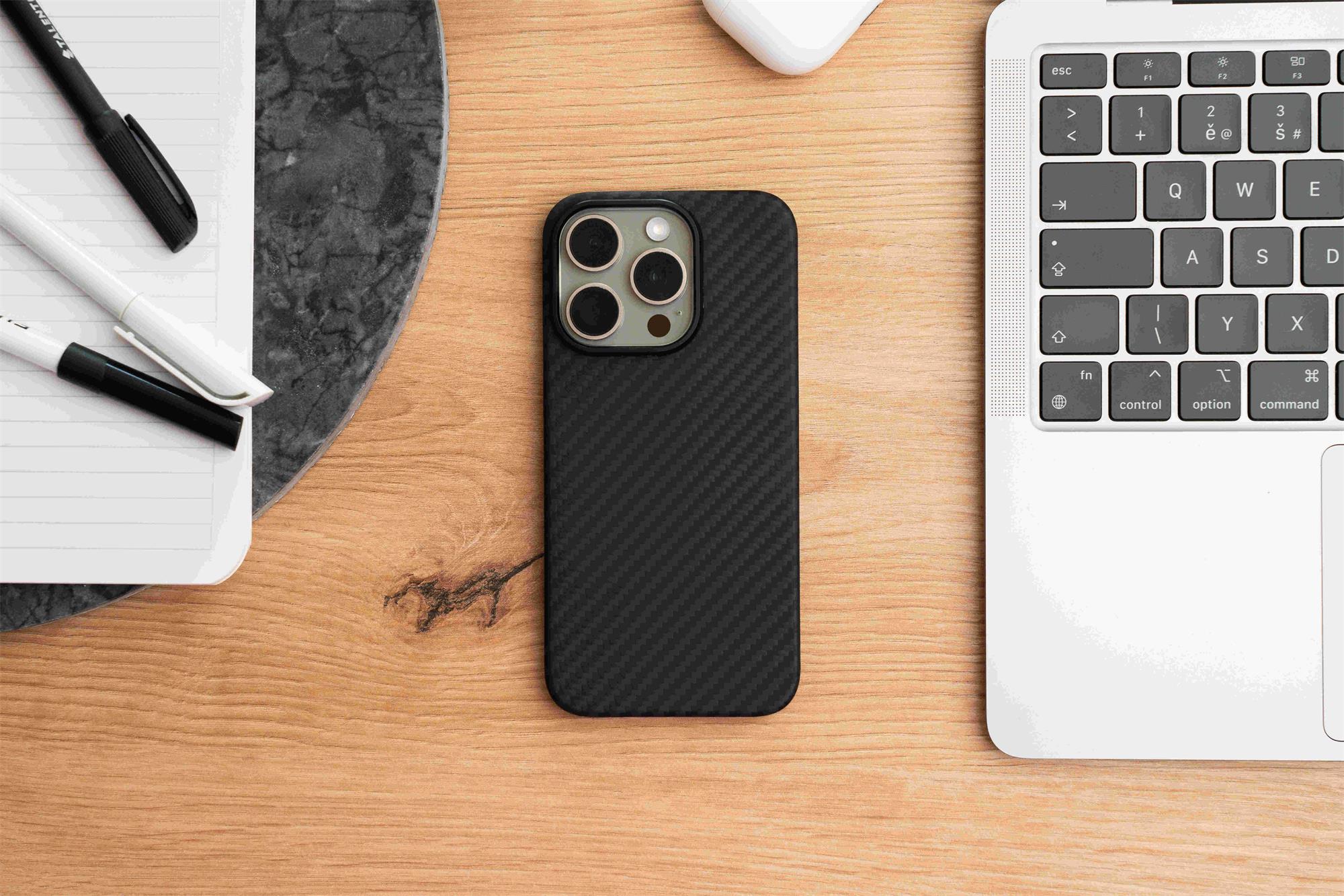 Swissten MagCarbon Pro pre iPhone 17e/16e, čierne