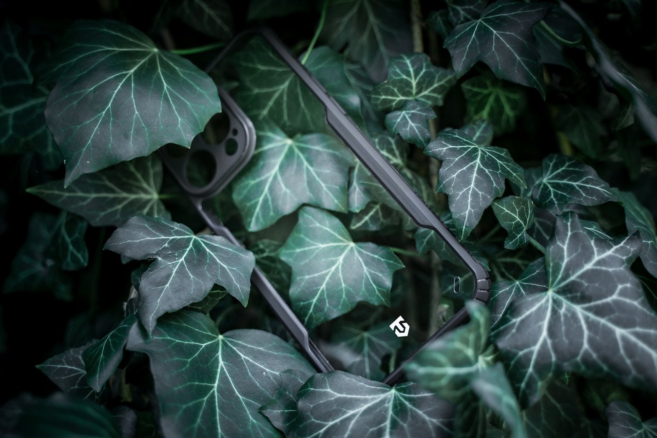 Tactical Quantum Stealth Kryt pro Apple iPhone 15 Pro Clear/Black