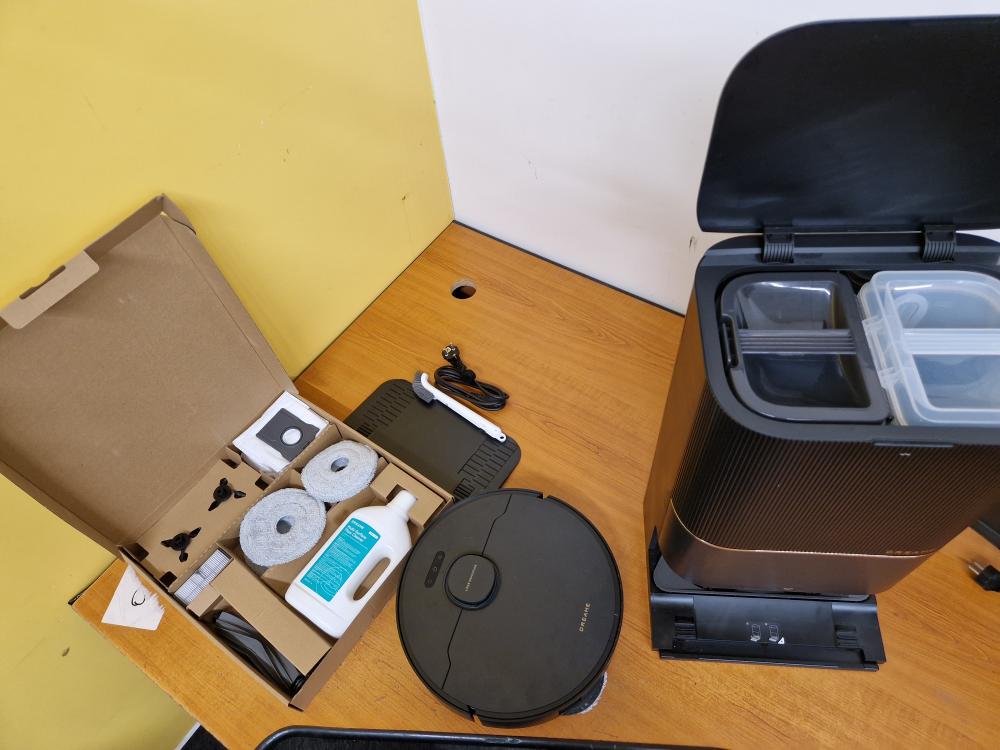 Úklidový robot Dreame X40 Ultra Complete, černý