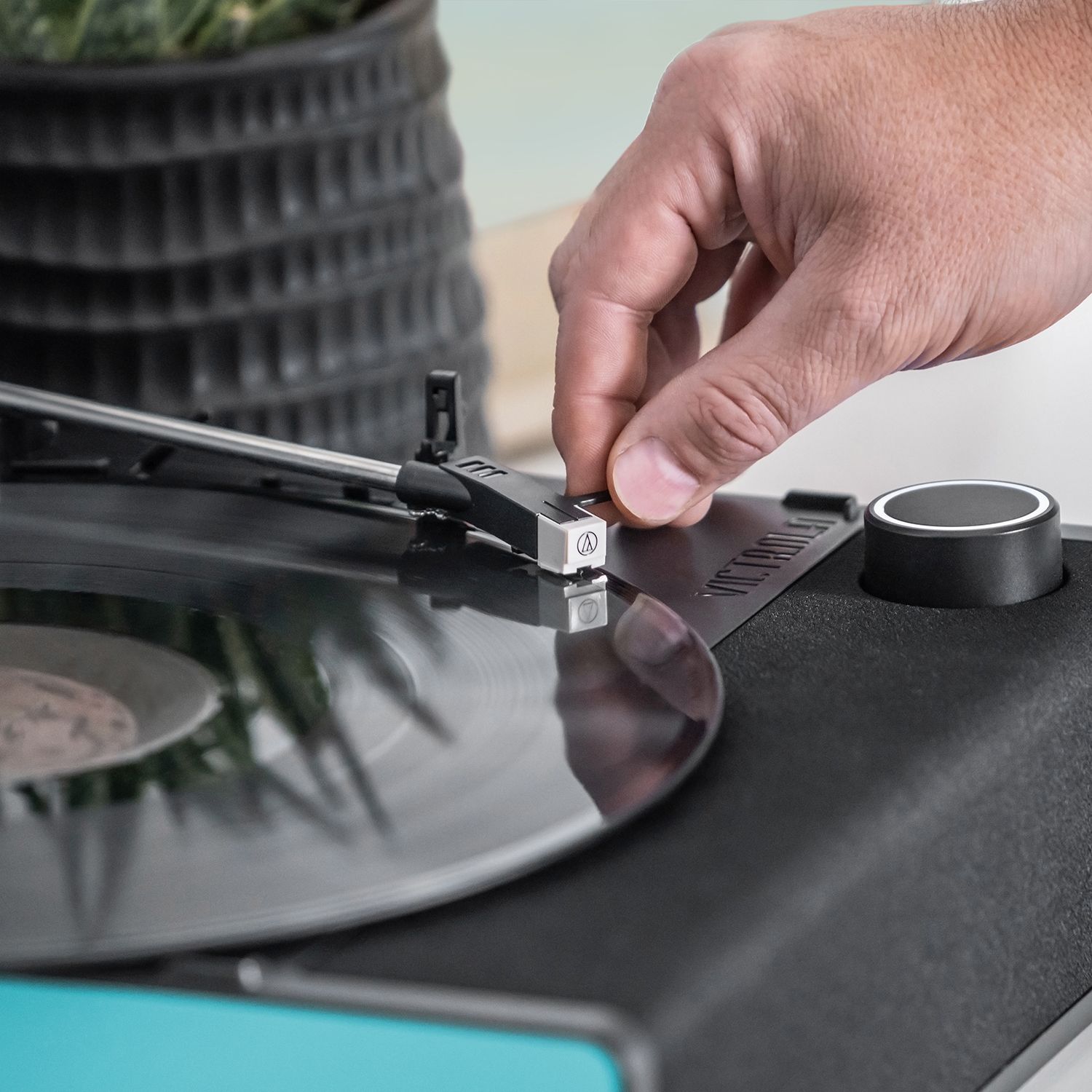 Victrola Revolution GO gramofon modrý