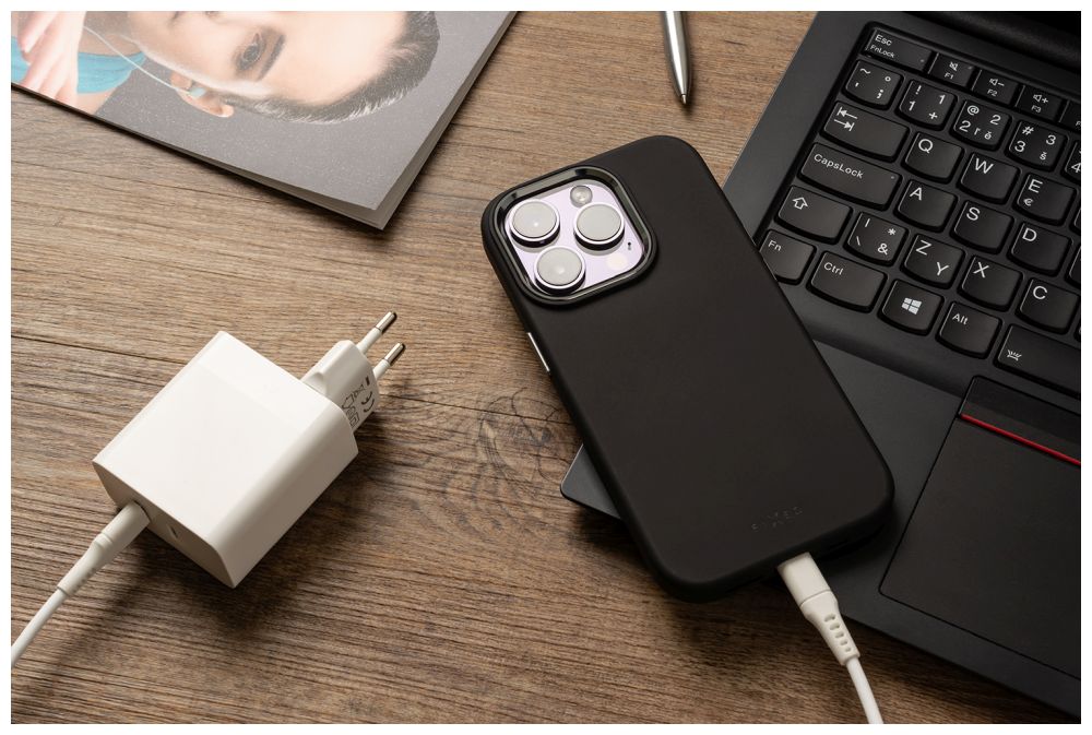 Zadní kryt FIXED MagFlow s podporou MagSafe pro Apple iPhone 17 Pro, černý